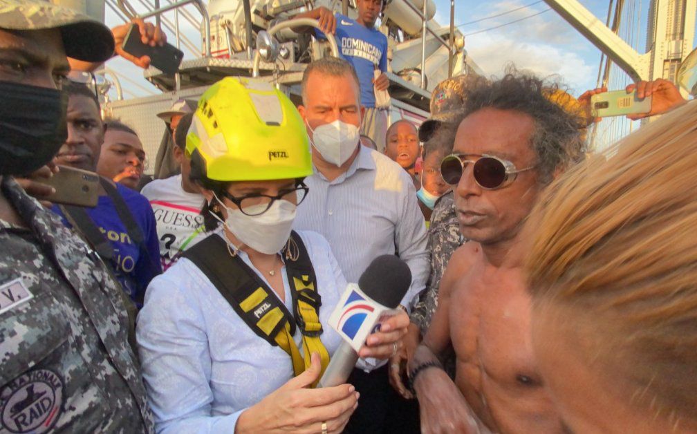 Hombre se quería lanzar del puente porque marido de ex mujer lo tiene en "zozobra"