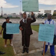 Protestan contra resolución obliga a presentar tarjeta vacunación en Plaza de la Bandera