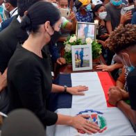 La primera dama acude al funeral de los tres bomberos muertos en incendio