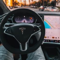 Conductor demanda a Tesla por un accidente que atribuye al "software" de autoconducción de la compañía