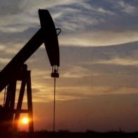 Petróleo de Texas cae un 13,06 % y cierra en 68,15 dólares el barril