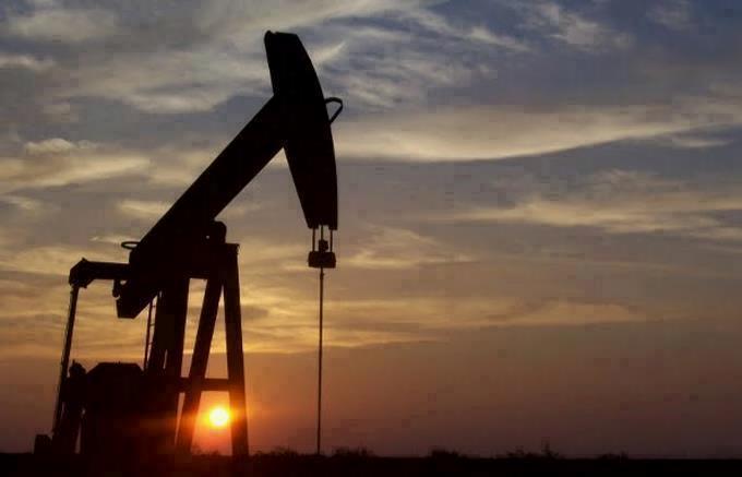 Petróleo de Texas cae un 13,06 % y cierra en 68,15 dólares el barril