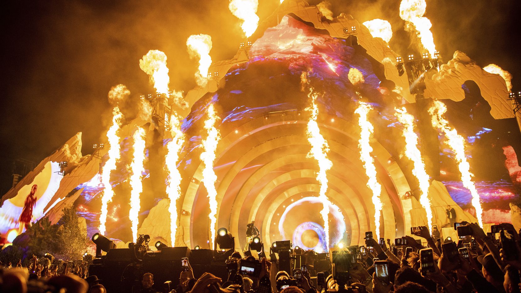 Al menos ocho muertos tras avalancha en festival de música Astroworld en EEUU