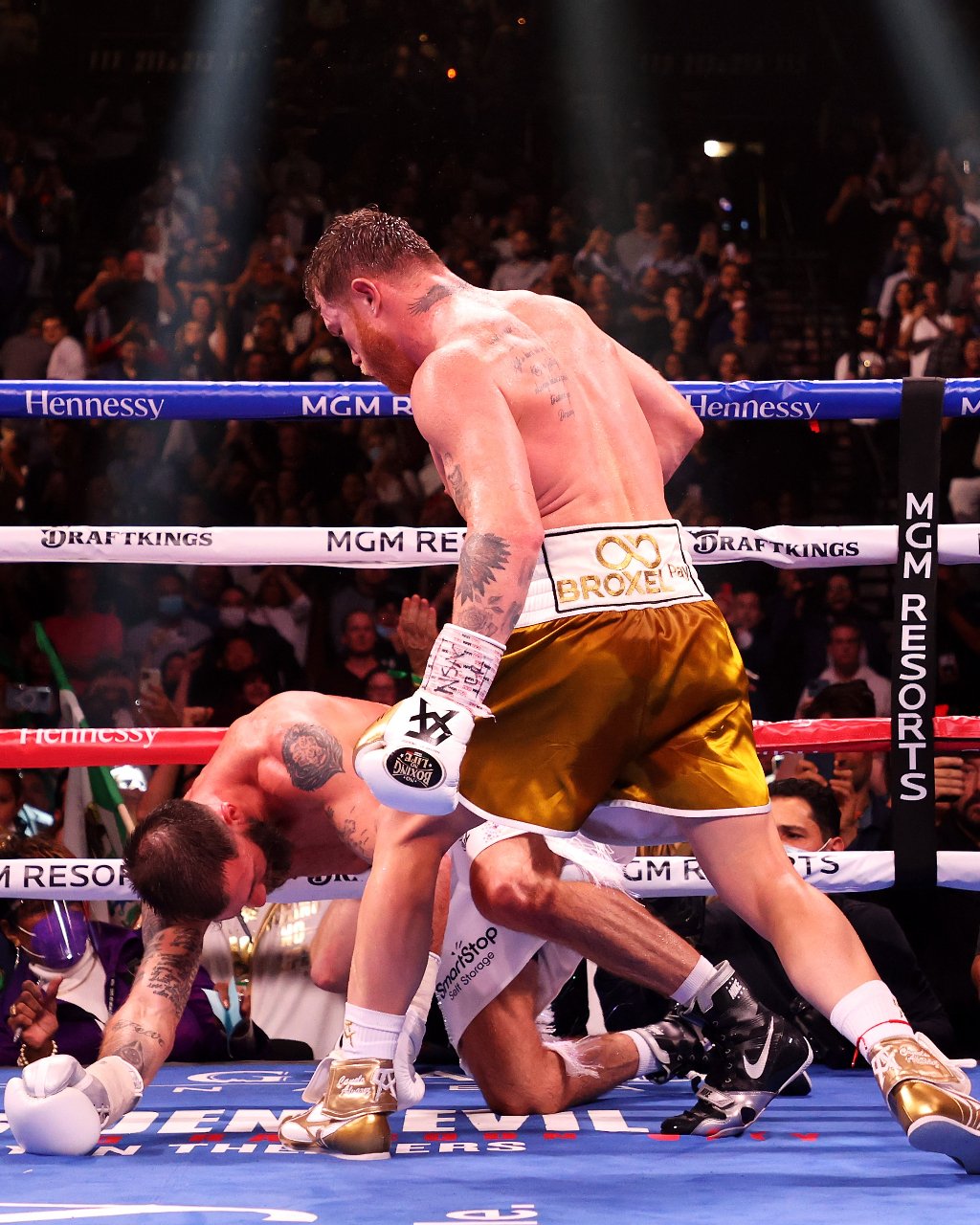 ¡Histórico! Saúl 'Canelo' Álvarez, nuevo campeón de los pesos supermedianos
