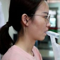 China presenta la primera vacuna inhalable contra COVID-19