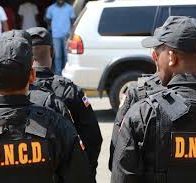 Arrestan a dos hombres y decomisan presumible cocaína en SDE