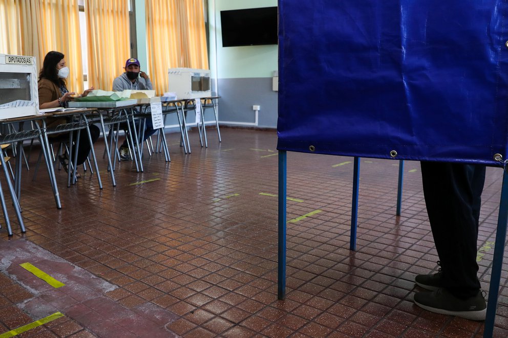 La participación en las elecciones en Chile no alcanzó al 50 por ciento del padrón