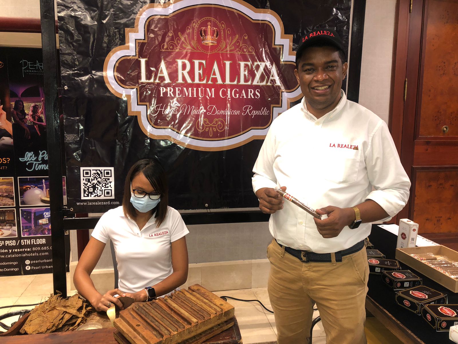 Presentan cigarro dominicano "La Realeza Premium Cigars"