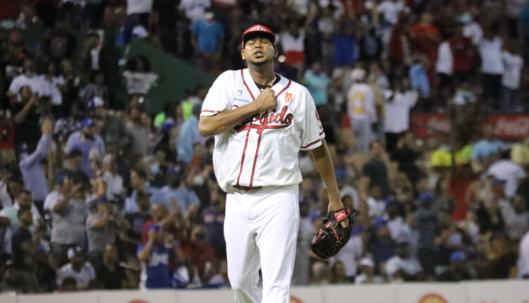 Leones del Escogido propinan paliza a Tigres del Licey