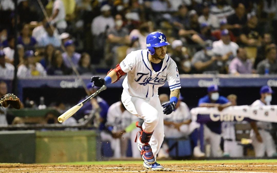 Tigres del Licey vuelven a dominar Águilas Cibaeñas