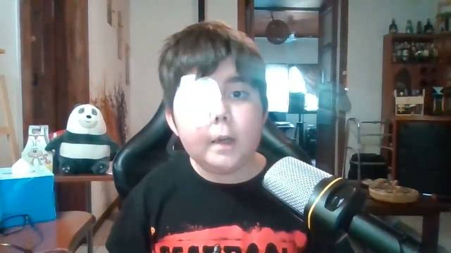 Familia de Tomiii11 recibe botón de diamante póstumo de YouTube en Chile