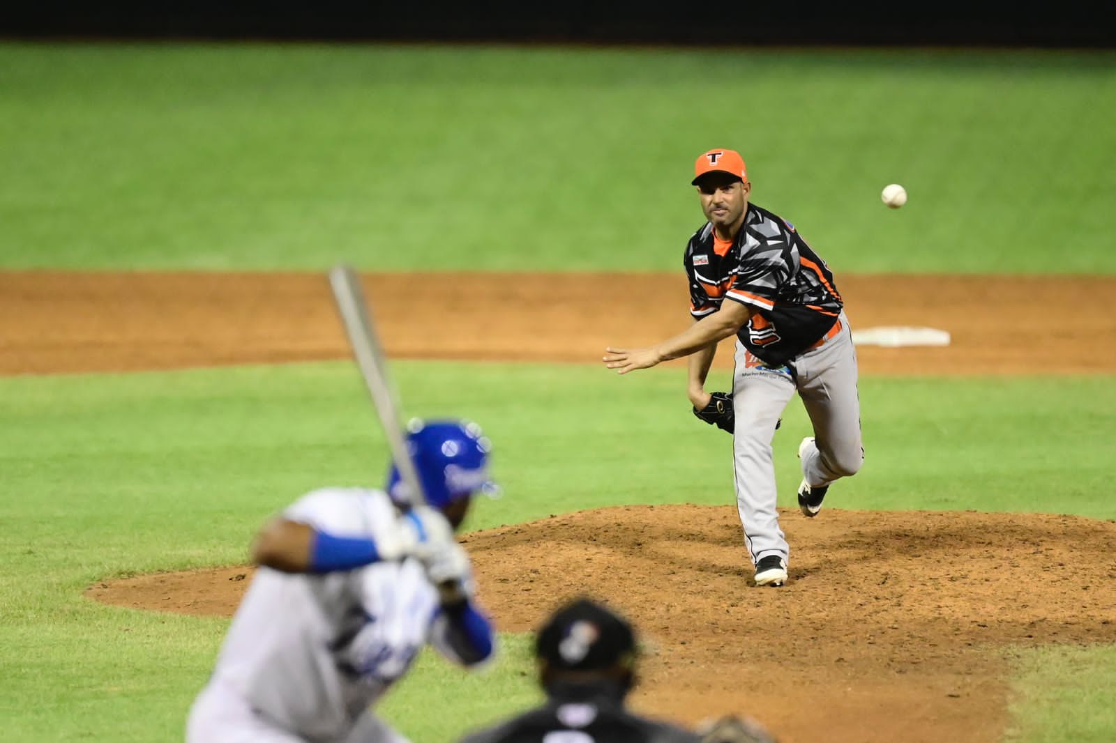 Toros detienen racha de triunfos de Tigres; le ganan 5-0