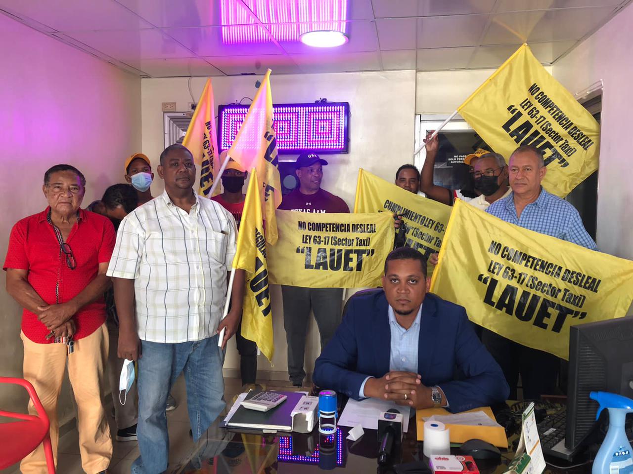 Empresarios del taxi piden al INTRANT cumplir con regulación a multinacionales