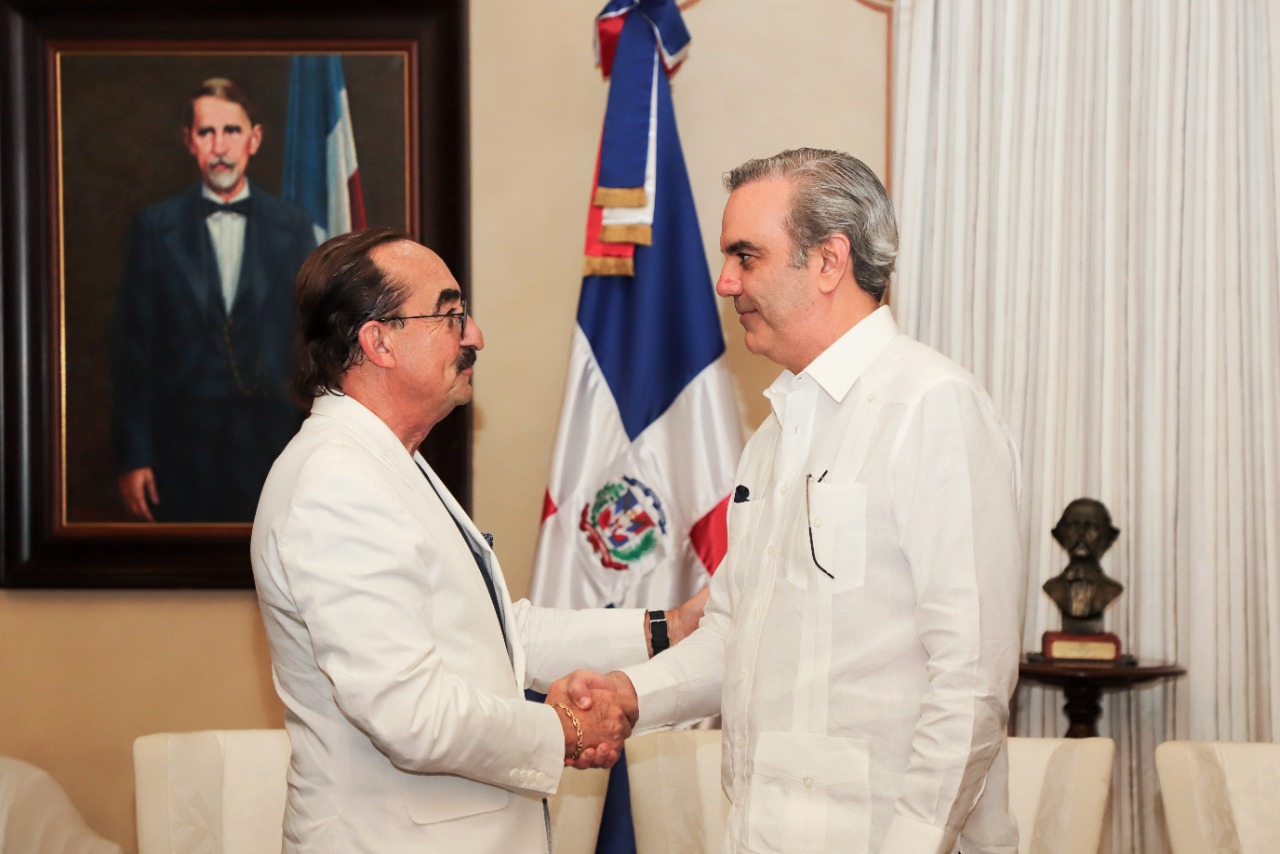 Abinader recibe al pianista Raúl Di Blasio en el Palacio Nacional