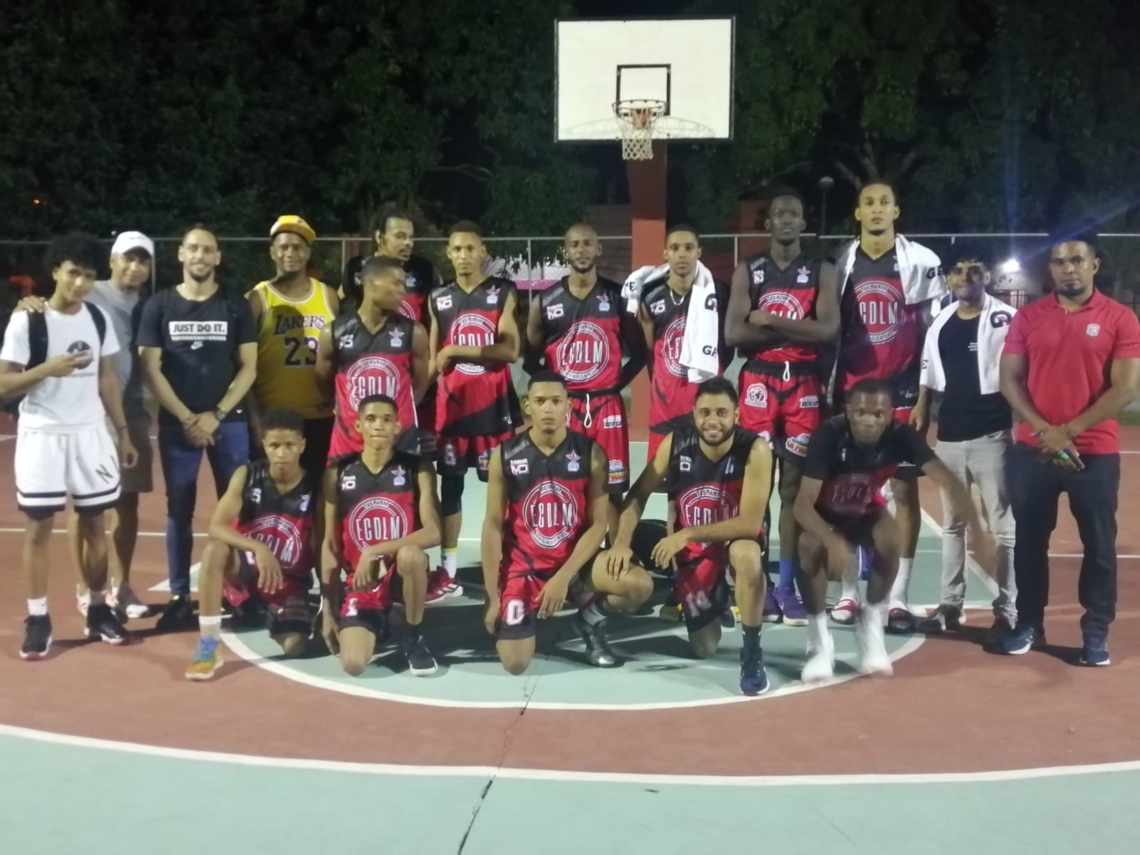 Equipo de baloncesto "El Coro de la Maldad" pasa a la final del torneo Superior Los Maestros