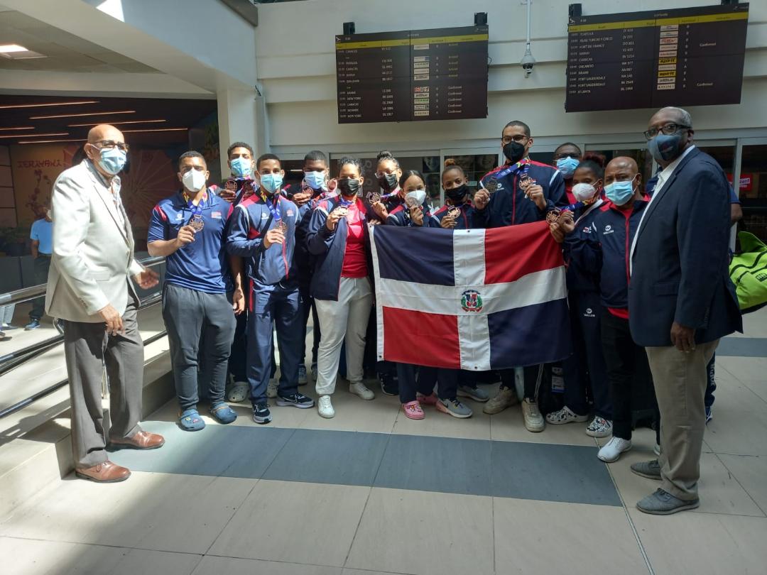 Medallistas llegan eufóricos de su presentación en los Panam de Cali