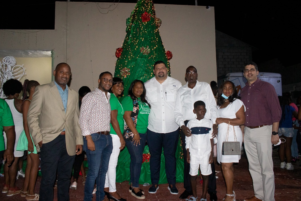 Ayuntamiento de Nizao y Fundación Refidomsa dan la bienvenida a la Navidad