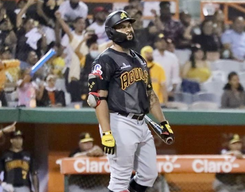 Águilas le arman "lio en el coral" a los Toros en La Romana