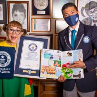 La chilindrina rompe el récord Guinness de la carrera más larga interpretando el mismo personaje infantil.