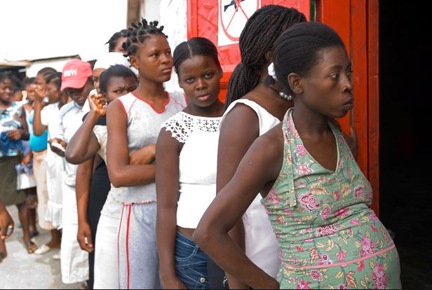 Rivera expone la falta de capacidad de maternidades para atender a haitianas