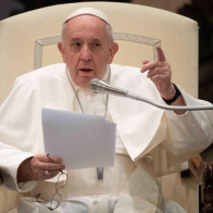 Papa Francisco: La humanidad sigue siendo en el tercer milenio la "campeona en hacer la guerra"