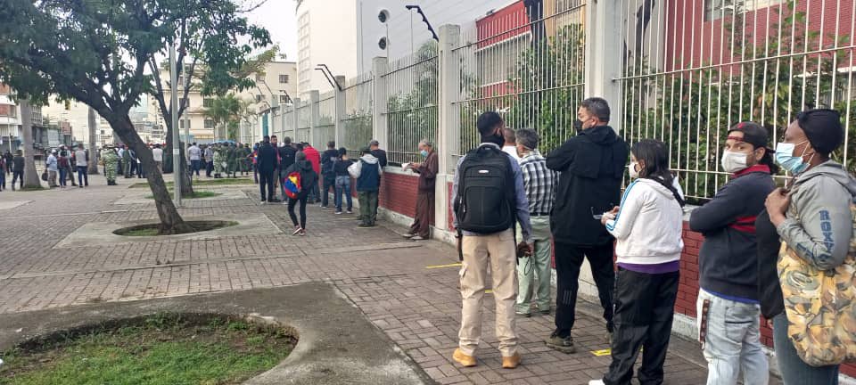 Con diálogo roto se celebran elecciones regionales en Venezuela