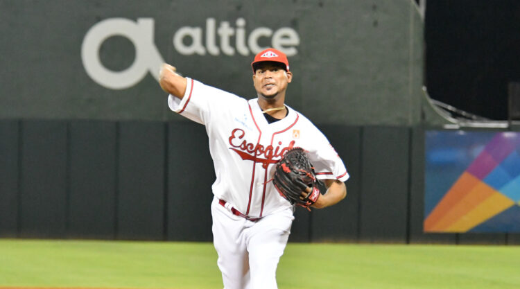 Hicks y Nova encabezan blanqueada de Leones sobre Estrellas