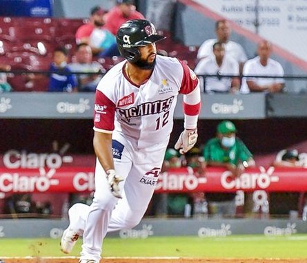 Gigantes propinan paliza a Estrellas; se acercan al primer lugar