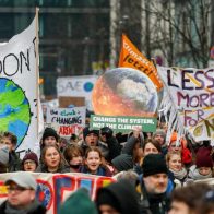 Miles de jóvenes protestan contra el cambio climático durante COP26