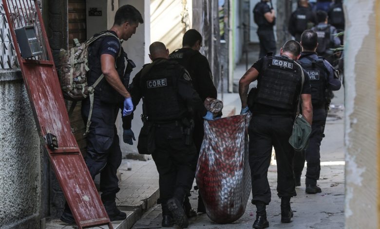 Hallan ocho cadáveres en favela de Río de Janeiro tras muerte de un policía