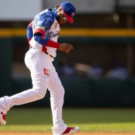 Robinson Canó, en busca de despejar las dudas en la pelota dominicana