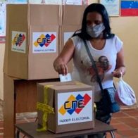 Tras hacer varios llamados a la abstención, el principal reto de los detractores del Gobierno de Nicolás Maduro es el de seducir a una ciudadanía mayoritariamente cansada y que, según las encuestas, quiere un cambio en el país.