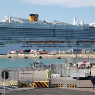 Crucero con mil personas retenido en Lisboa tras un brote de COVID-19