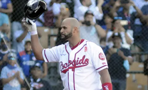 Albert Pujols guardó el poder de su bate para su último partido en el campeonato de béisbol invernal dominicano y disparó su primer cuadrangular con los Leones del Escogido