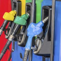 Gobierno mantiene sin variación precios de los combustibles