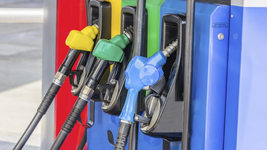 Gobierno mantiene sin variación precios de los combustibles