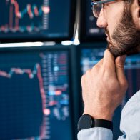 Se derrumban principales criptomonedas y el precio del bitcóin baja más del 18%