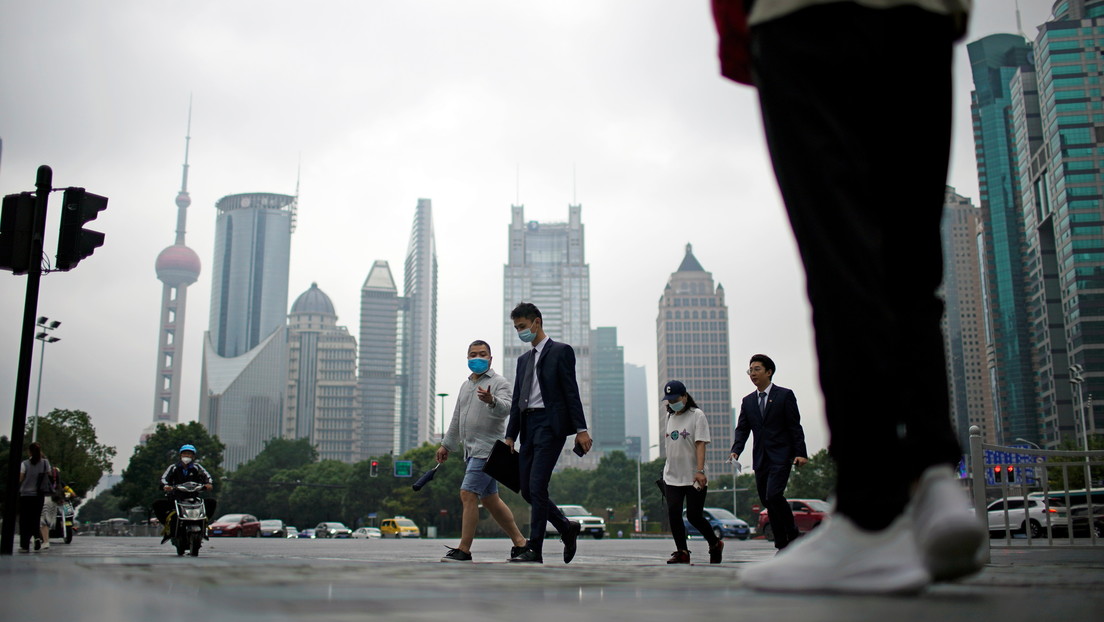 Economistas pronostican que China superará a EE.UU. en PIB para 2033