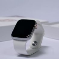 Actor brasileño compra un reloj Apple por internet y recibe una piedra en el envío