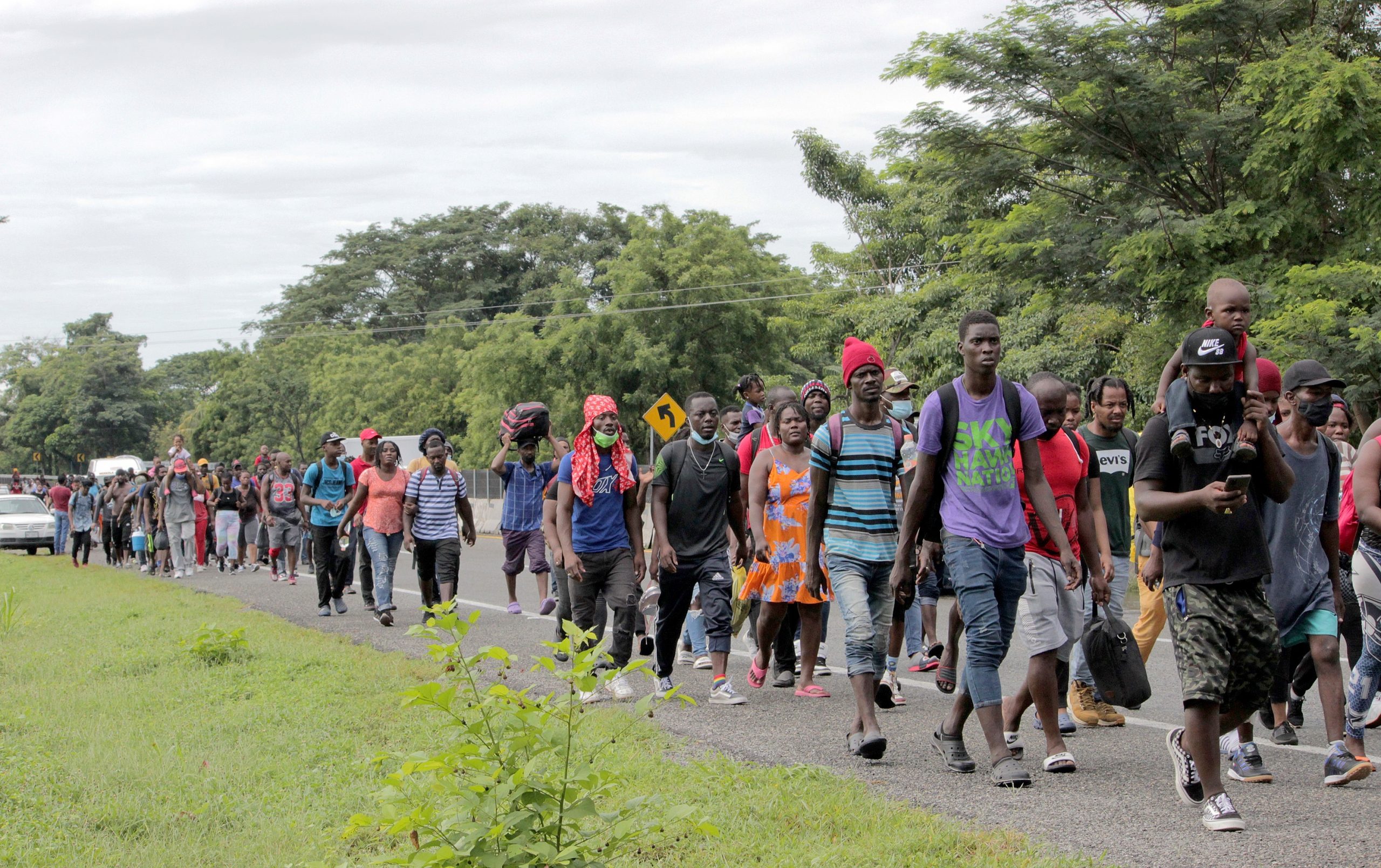 Migración tramita permisos para que 800 haitianos salgan del sur de México