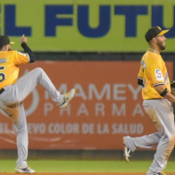 Águilas derrotan Leones y coquetean el primer lugar LIDOM