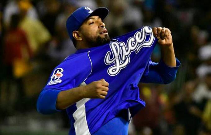César Valdez gana el Jugador Más Valioso y Lanzador del Año de la serie regular LIDOM