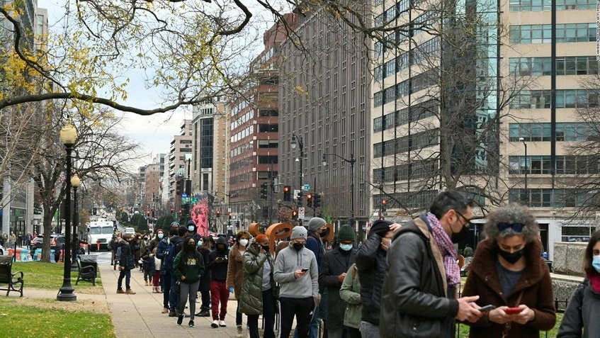 Casi medio millón de casos positivos en EEUU por la variante ómicron