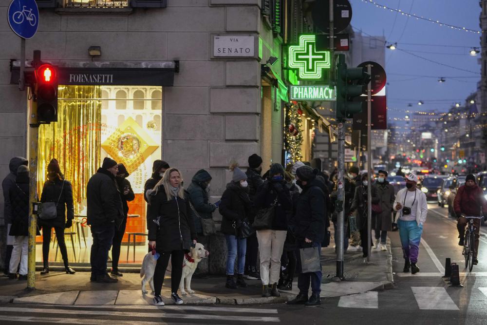 Italia endurece restricciones en víspera de Navidad; en especial a los no vacunados