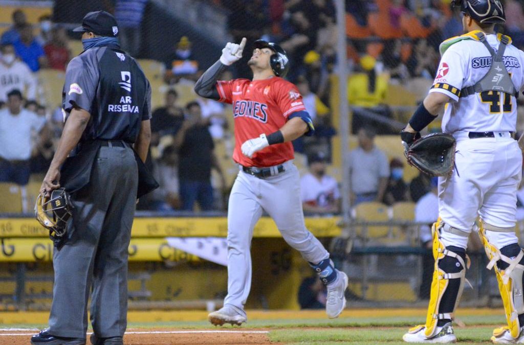 Leones, Estrellas y Gigantes triunfan en jornada LIDOM