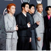 Tres de los siete miembros del grupo BTS dan positivo a COVID-19