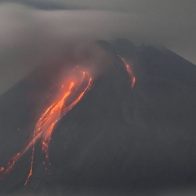 Un muerto y 41 heridos por la erupción del volcán indonesio Semeru