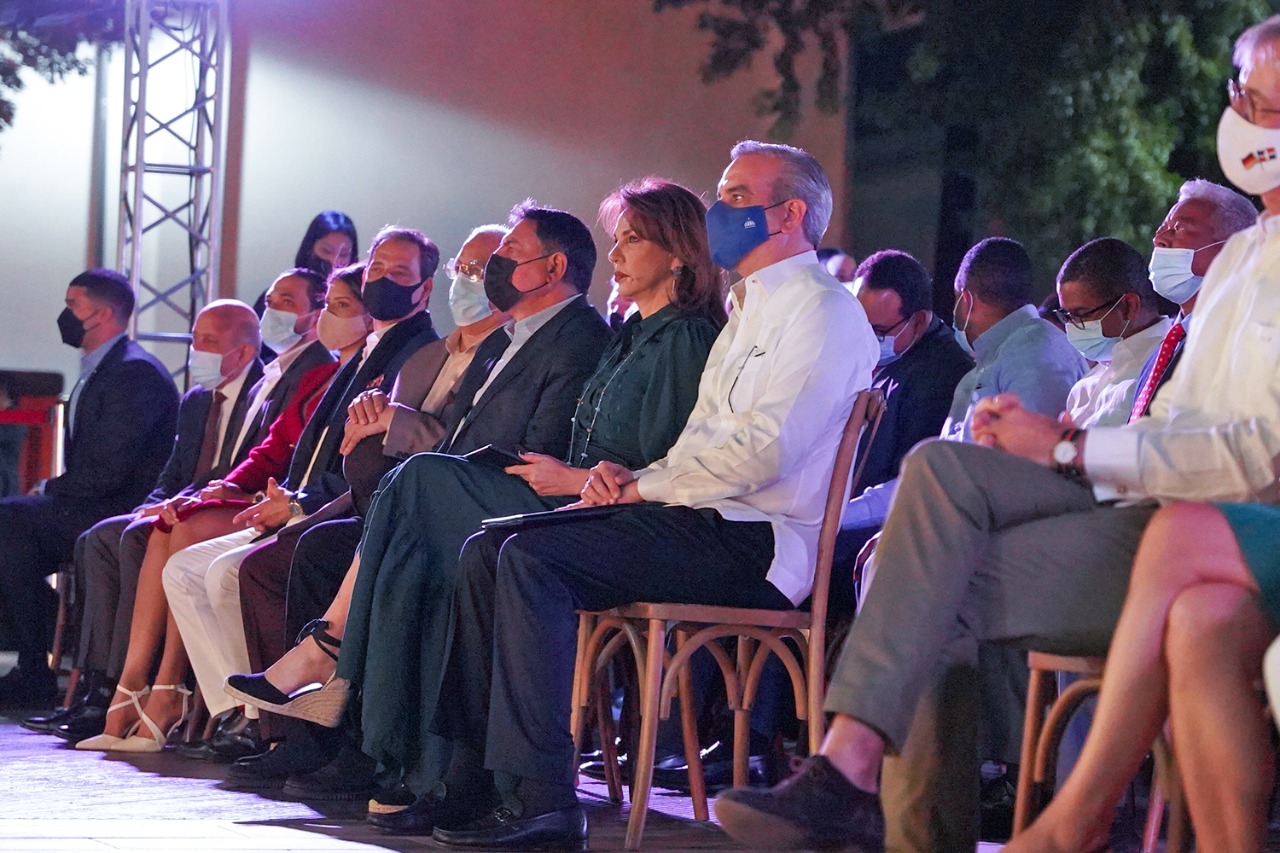 Presidente Abinader encabezó acto inaugural de las "Noches de Navidad"