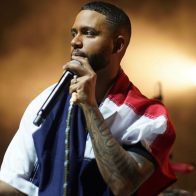 DJ Adonis llegó al país esta mañana en avión que se accidento en el AILA