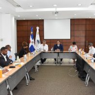 Gobierno dispone aumento salarial de 15.5% para operadores de máquinas pesadas
